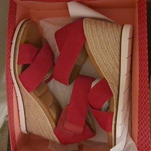 Kelly & Katie red platform open toed sandals